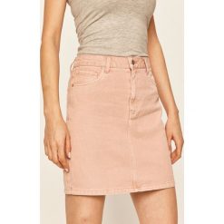 Vero Moda - Spódnica jeansowa. Różowe spódniczki damskie Vero Moda, na co dzień, s, bez wzorów, z bawełny, casualowe, z podwyższonym stanem, mini, proste. W wyprzedaży za 89,90 zł.
