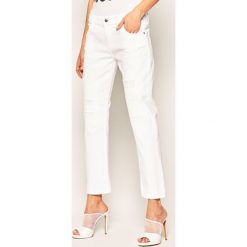 Jeansy Regular Fit Emporio Armani 3H2J36 2N3RZ 0100. Białe jeansy damskie Emporio Armani. W wyprzedaży za 679,00 zł.