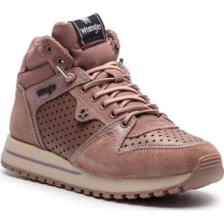 Sneakersy WRANGLER - Beyond Star Mid WL182642 Antique Rose 610. Różowe półbuty damskie Wrangler, bez wzorów, z zamszu, retro, bez obcasa, na płaskiej podeszwie, bez zapięcia. W wyprzedaży za 239,00 zł.