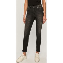 Tommy Jeans - Jeansy Sylvia. Szare jeansy damskie Tommy Jeans, z podwyższonym stanem. Za 579,90 zł.