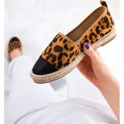 Espadryle damskie Sixth Sens 888-15 Panterka. Espadryle damskie Sixth Sens, bez wzorów, z tworzywa sztucznego, bez obcasa, na płaskiej podeszwie. Za 69,00 zł.