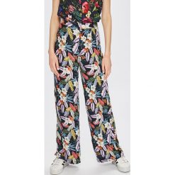 Answear - Spodnie City Jungle. Szare spodnie damskie ANSWEAR, s, bez wzorów, z poliesteru, casualowe. W wyprzedaży za 49,90 zł.