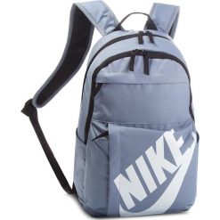 Plecak NIKE - BA5381 446. Szare plecaki męskie marki Nike, z poliesteru. Za 99,00 zł.