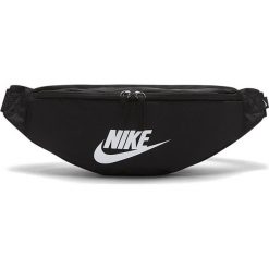 NIKE HERITAGE HIP PACK > BA5750-010. Czarne torby podróżne Nike, bez wzorów, z poliesteru, street. Za 89,99 zł.