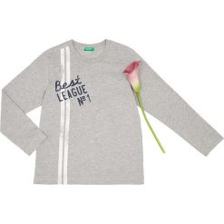 Koszulka w kolorze szarym. Szare t-shirty chłopięce Benetton Kids, z nadrukiem, z bawełny, z długim rękawem. W wyprzedaży za 22,95 zł.