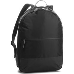 Plecak CLARKS - Travel Trail 261382640 Black. Czarne plecaki męskie Clarks, bez wzorów, z materiału. W wyprzedaży za 289,00 zł.