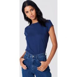 NA-KD Basic T-shirt z surowym wykończeniem - Blue. Niebieskie t-shirty damskie marki NA-KD Basic, bez wzorów, z bawełny, z okrągłym kołnierzem. W wyprzedaży za 20,47 zł.