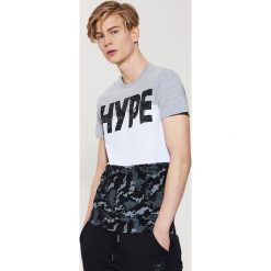T-shirty męskie: T-shirt z dużym napisem – Czarny