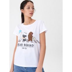 Koszulka z nadrukiem We Bare Bears - Biały. Białe koszulki damskie House, s, z nadrukiem, bez kołnierzyka, bez rękawów. Za 39,99 zł.