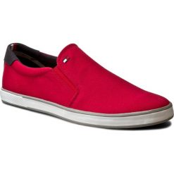 Tenisówki TOMMY HILFIGER - Harlow 2D FM0FM00597 Tango Red 611. Czerwone półbuty męskie TOMMY HILFIGER, na co dzień, bez wzorów, z gumy, eleganckie, bez zapięcia. Za 249,00 zł.