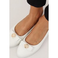 Balerinki damskie białe YSD-03 WHITE. Białe baleriny damskie obuwie damskie, z aplikacjami, ze skóry ekologicznej, sportowe, bez obcasa. Za 54,51 zł.