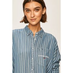 Tommy Jeans - Koszula. Niebieskie bluzki damskie Tommy Jeans, s, bez wzorów, z lyocellu, klasyczne, z klasycznym kołnierzykiem, z długim rękawem. W wyprzedaży za 279,90 zł.