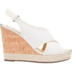 Geox Damskie sandały Donna Janira C Off White D82P6C-06RBC-C1002 (rozmiar 37). Białe sandały damskie Geox, bez wzorów, na wysokim obcasie, bez zapięcia. W wyprzedaży za 255,00 zł.