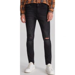 Jeansy skinny - Czarny. Czarne jeansy damskie Reserved, bez wzorów, z jeansu. Za 99,99 zł.