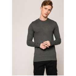 Tommy Hilfiger - Sweter. Szare swetry męskie marki TOMMY HILFIGER, xl, bez wzorów, z bawełny, z okrągłym kołnierzem, bez kaptura. W wyprzedaży za 219,90 zł.