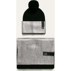 Calvin Klein - Czapka i szalik. Żółte szaliki damskie Calvin Klein, bez wzorów, z wełny. W wyprzedaży za 429,90 zł.