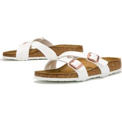 BIRKENSTOCK YAO BALANCE > 1016761. Klapki damskie Birkenstock, w paski, ze skóry, bez obcasa. W wyprzedaży za 219,99 zł.