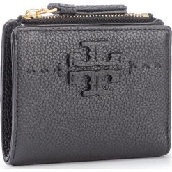 Mały Portfel Damski TORY BURCH - Perry Medium Wallet 54696 Black 001. Czarne portfele damskie Tory Burch, bez wzorów, ze skóry. Za 599,00 zł.