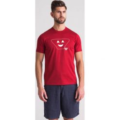 Bordowy t-shirt męski z białym nadrukiem - Bordowy. Czerwone t-shirty męskie Emporio Armani, xl, z nadrukiem, z bawełny, z okrągłym kołnierzem. Za 175,60 zł.