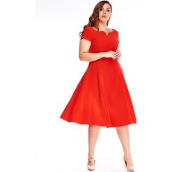Rozkloszowana sukienka z krótkim rękawem czerwony. Czerwone sukienki damskie N/A, plus size, bez wzorów, z elastanu, bez kołnierzyka, plus size, z krótkim rękawem, krótkie, mini, rozkloszowane. Za 240,72 zł.