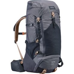 Plecak trekkingowy TREK 500 50+10 l męski. Szare plecaki męskie FORCLAZ, bez wzorów, z elastanu. Za 349,99 zł.
