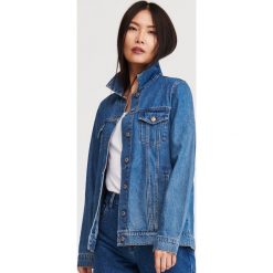 Kurtka jeansowa oversize - Niebieski. Niebieskie kurtki damskie Reserved, bez wzorów, z jeansu, bez kaptura. Za 119,99 zł.