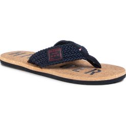 Japonki TOMMY HILFIGER - Casual Cork Beach Sandal FM0FM02702 Desert Sky DW5. Niebieskie klapki męskie TOMMY HILFIGER, bez wzorów, ze skóry. Za 159,00 zł.