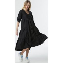 Czarna Sukienka Sabra. Czarne sukienki damskie Born2be, s, bez wzorów, eleganckie, z falbankami, z krótkim rękawem, krótkie, midi, rozkloszowane. Za 149,99 zł.