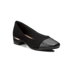 CLARA BARSON W16SS078-15. Czarne półbuty damskie Clara Barson, bez wzorów, ze skóry ekologicznej, bez obcasa, bez zapięcia. Za 79,99 zł.