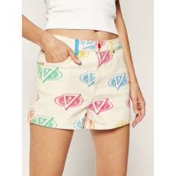 Szorty jeansowe Guess J BALVIN W0FD71 R2KR0. Szorty damskie Guess, z aplikacjami, z elastanu. W wyprzedaży za 329,00 zł.