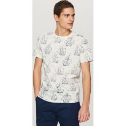 T-shirty męskie: T-shirt z żeglarskim nadrukiem – Biały