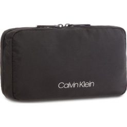 Kosmetyczki męskie: Kosmetyczka CALVIN KLEIN BLACK LABEL – Item Story Washbag K50K503825 001