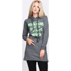 Szara Bluza Worldwide. Szare bluzy rozpinane damskie Born2be, l, z napisami, z długim rękawem, długie, z kapturem. Za 34,99 zł.
