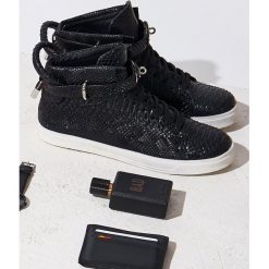 Czarne Trampki Deathscale. Czarne buty sportowe męskie Born2be, bez wzorów, sportowe, bez zapięcia. W wyprzedaży za 49,99 zł.