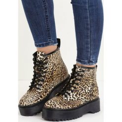 Panterkowe Botki Wild Fantasia. Szare buty zimowe damskie marki Born2be, z materiału, z okrągłym noskiem, na obcasie, na sznurówki. Za 99,99 zł.