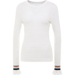BOSS CASUAL WAKETTA Sweter white. Białe swetry klasyczne damskie BOSS Casual, m, z bawełny. Za 579,00 zł.