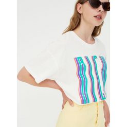 Koszulka z krótkim rękawem waves. Koszulki damskie Pull&Bear, bez wzorów, bez kołnierzyka. Za 34,90 zł.