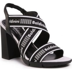 Sandały BALDININI - 054206P9MBUELNONB Logo Nero. Czarne klapki damskie Baldinini, bez wzorów, ze skóry, bez obcasa, na obcasie. W wyprzedaży za 1359,00 zł.
