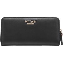 TWINSET Portfel Czarny. Czarne portfele damskie Twinset, z aplikacjami, z materiału. Za 407,95 zł.