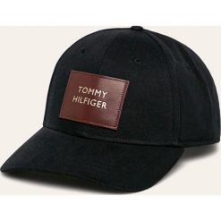 Tommy Hilfiger - Czapka. Niebieskie czapki damskie TOMMY HILFIGER, bez wzorów, z bawełny. W wyprzedaży za 99,90 zł.