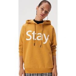 Luźna bluza z napisem - Żółty. Żółte bluzy damskie Sinsay, s, z napisami. W wyprzedaży za 29,99 zł.