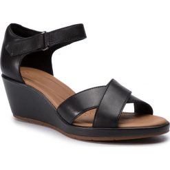 Sandały CLARKS - Un Plaza Cross 261423094 Black Leather. Czarne klapki damskie marki Clarks, bez wzorów, ze skóry, bez obcasa, na obcasie. Za 469,00 zł.
