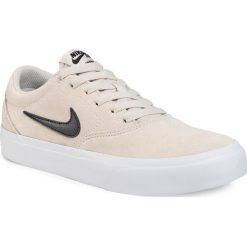 Buty NIKE - Sb Charge Suede CT3463 100 Lt Orewood Brn/Black. Brązowe półbuty męskie Nike, na co dzień, bez wzorów, ze skóry, eleganckie, bez zapięcia. Za 249,00 zł.