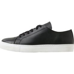 Wood Wood ALEX Sneakersy niskie black. Czarne trampki i tenisówki damskie marki Wood Wood, bez wzorów, ze skóry ekologicznej, bez zapięcia. Za 689,00 zł.