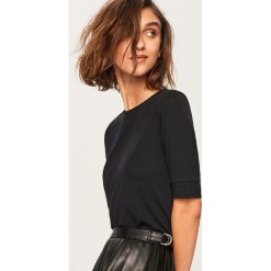 Gładki t-shirt z lyocellem - Czarny. Czarne t-shirty damskie Reserved, l, z lyocellu. Za 49,99 zł.