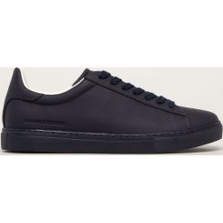 Armani Exchange - Buty XUX001.XV093. Niebieskie buty sportowe męskie Armani Exchange, ze skóry, na sznurówki. Za 649,90 zł.