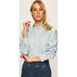 Guess Jeans - Koszula. Białe bluzki damskie s, z aplikacjami, z elastanu, klasyczne. Za 419,90 zł.