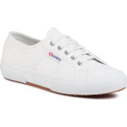 Tenisówki SUPERGA - 2750 Efglu S009VH0 White 900. Białe półbuty damskie Superga, na co dzień, bez wzorów, ze skóry, bez obcasa, bez zapięcia. Za 369,00 zł.