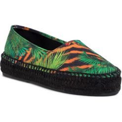 Espadryle VERSACE JEANS COUTURE - E0VVBSJ1 71531 K09. Zielone espadryle damskie Versace Jeans Couture, na co dzień, bez wzorów, z jeansu, bez obcasa, na płaskiej podeszwie, bez zapięcia. W wyprzedaży za 549,00 zł.