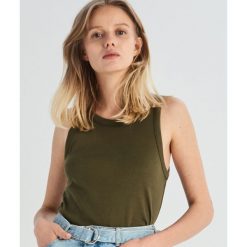 Gładki top - Khaki. Brązowe topy damskie marki Sinsay, s, bez wzorów, bez kołnierzyka. Za 14,99 zł.